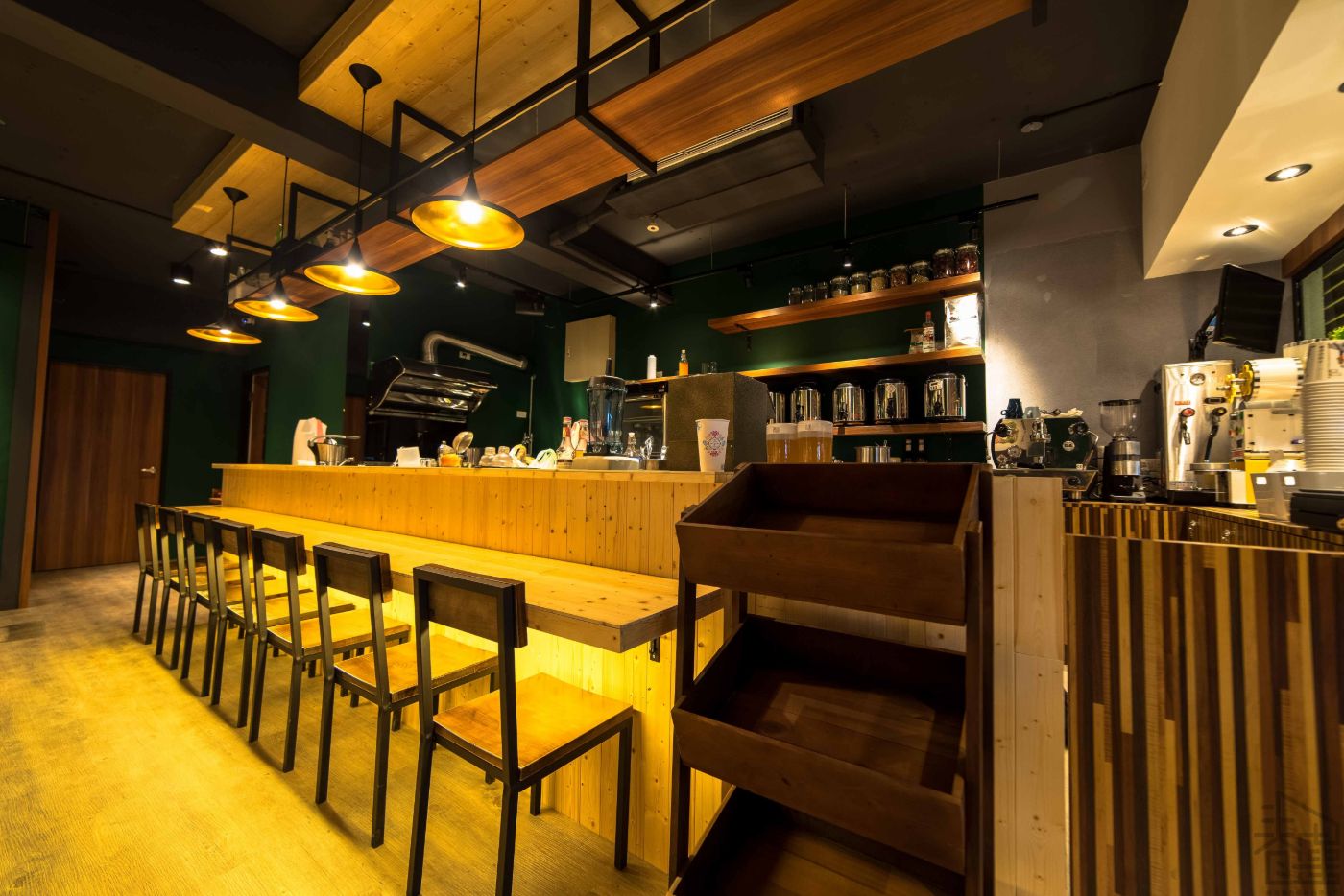 木飲之間 Between Timber & Drinks — 飲料專賣店商業空間設計